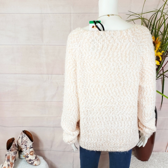 NWT! SO soft! Blush eyelash pullover sweater - Picture 6 of 8